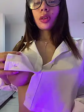 Snapshot of adop_me__ chatting on 10.23.25 adop me online show from 10.23.25