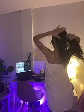 Snapshot of adop_me__ chatting on 11.29.25 adop me online show from 11.29.25