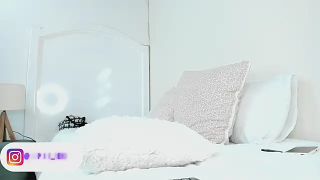 Sapphire Venuss online show from 01.11.25