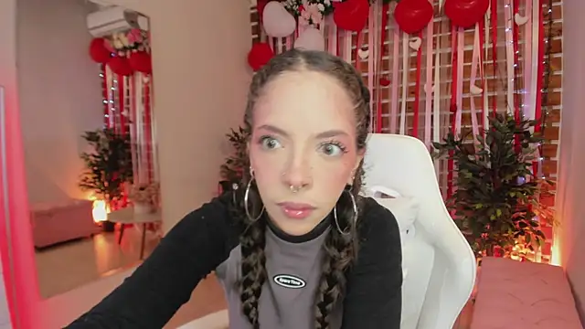 Sapphire Venuss online show from 02.14.26