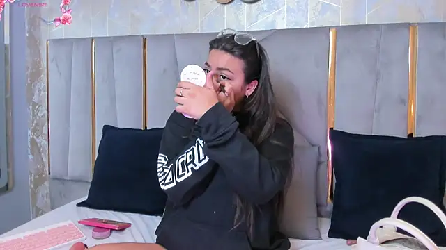 KimDevinne online show from 02.28.25