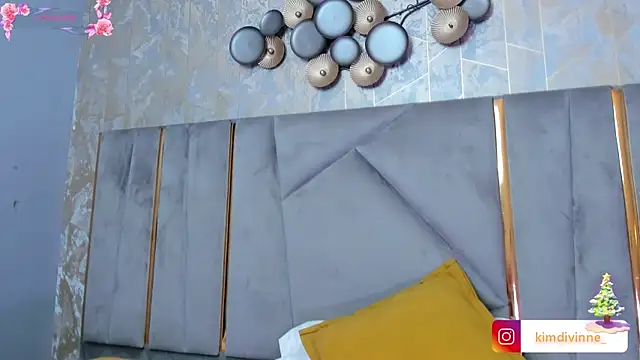 KimDevinne online show from 11.29.25