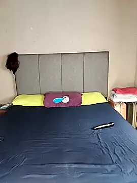 ThickPearlx23 online show from 09.18.25