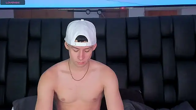 JadeSmiith  online show from 02.14.25