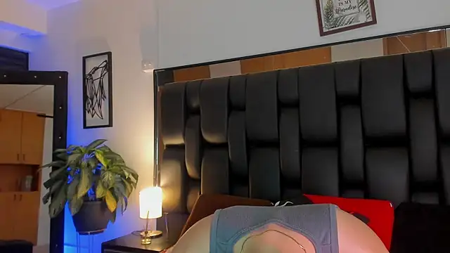 JadeSmiith  online show from 10.21.25