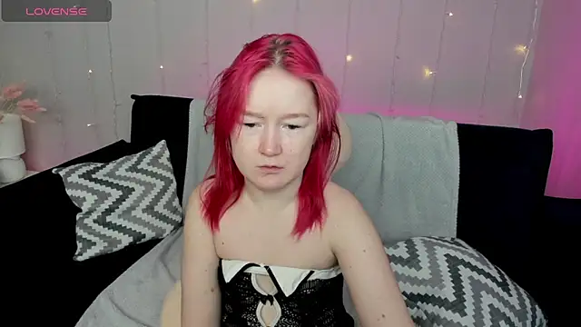 Snapshot of Sara_Robinson chatting on 12.27.24 Sara Robinson online show from 12.27.24