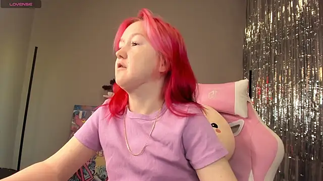 Snapshot of Sara_Robinson chatting on 12.30.24 Sara Robinson online show from 12.30.24