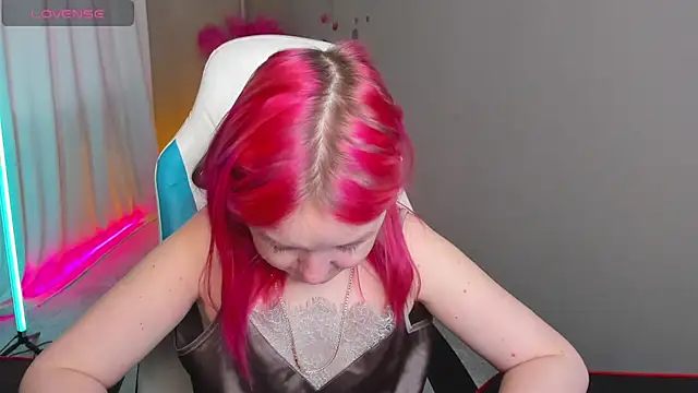 Snapshot of Sara_Robinson chatting on 01.22.25 Sara Robinson online show from 01.22.25