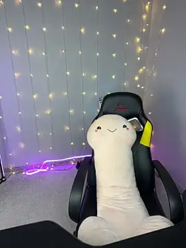 Snapshot of Sara_Robinson chatting on 01.25.25 Sara Robinson online show from 01.25.25