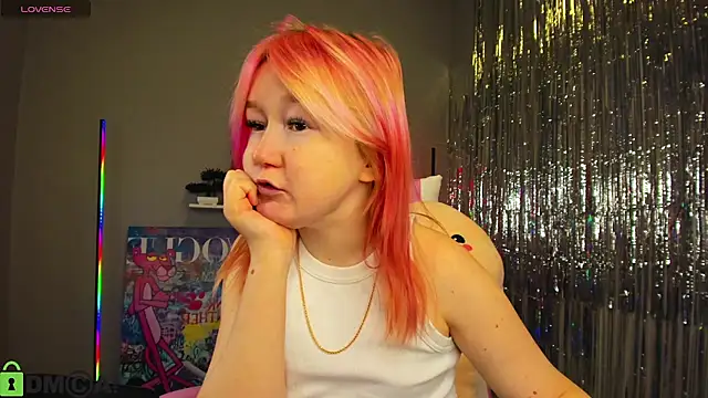 Snapshot of Sara_Robinson chatting on 01.28.25 Sara Robinson online show from 01.28.25