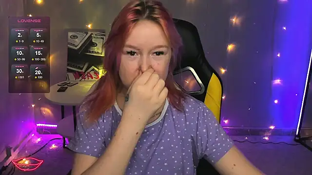 Snapshot of Sara_Robinson chatting on 02.05.25 Sara Robinson online show from 02.05.25