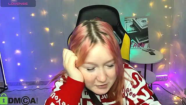 Snapshot of Sara_Robinson chatting on 02.05.25 Sara Robinson online show from 02.05.25