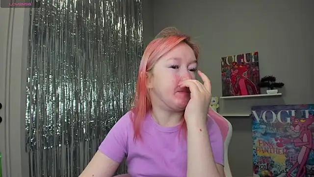 Snapshot of Sara_Robinson chatting on 02.08.25 Sara Robinson online show from 02.08.25