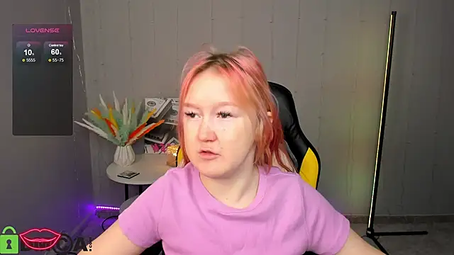 Snapshot of Sara_Robinson chatting on 02.09.25 Sara Robinson online show from 02.09.25