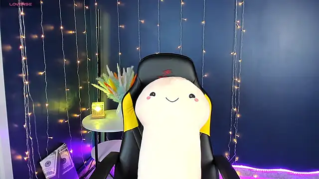 Snapshot of Sara_Robinson chatting on 02.13.25 Sara Robinson online show from 02.13.25