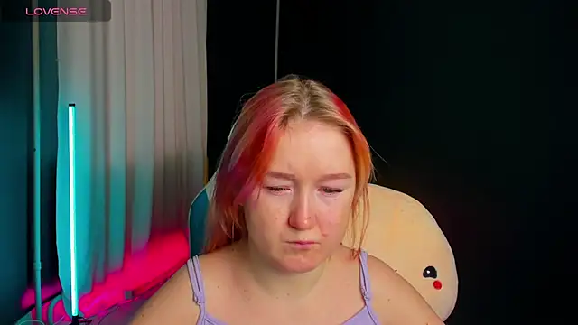 Snapshot of Sara_Robinson chatting on 02.14.25 Sara Robinson online show from 02.14.25