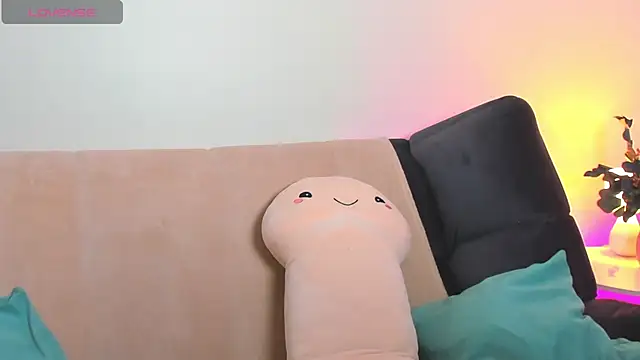 Snapshot of Sara_Robinson chatting on 02.15.25 Sara Robinson online show from 02.15.25