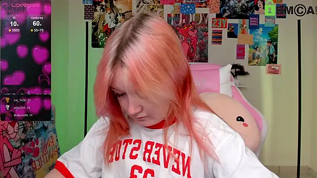 Snapshot of Sara_Robinson chatting on 03.05.25 Sara Robinson online show from 03.05.25