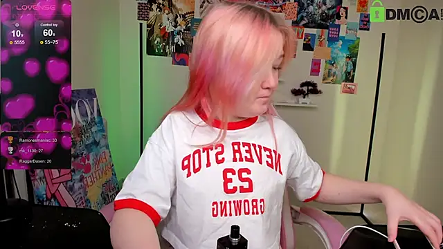 Snapshot of Sara_Robinson chatting on 03.05.25 Sara Robinson online show from 03.05.25