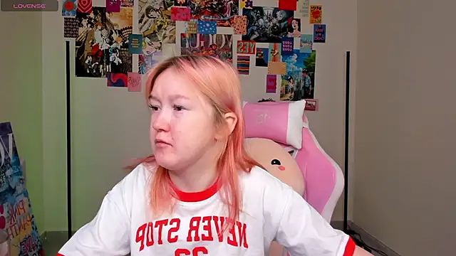 Snapshot of Sara_Robinson chatting on 03.06.25 Sara Robinson online show from 03.06.25