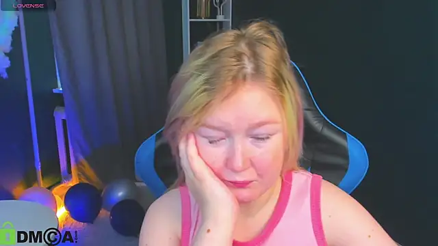 Snapshot of Sara_Robinson chatting on 10.09.25 Sara Robinson online show from 10.09.25