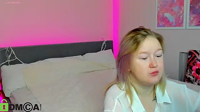 Snapshot of Sara_Robinson chatting on 10.13.25 Sara Robinson online show from 10.13.25