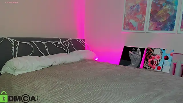 Snapshot of Sara_Robinson chatting on 10.21.25 Sara Robinson online show from 10.21.25