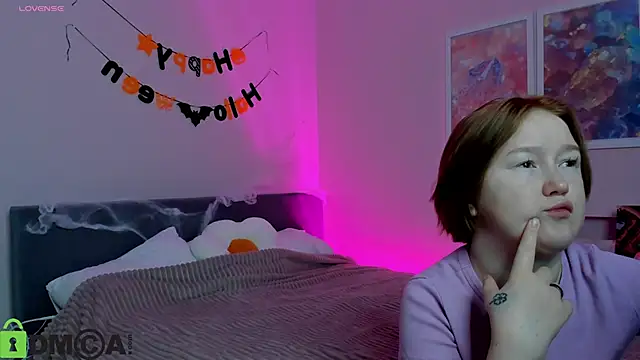 Snapshot of Sara_Robinson chatting on 11.04.25 Sara Robinson online show from 11.04.25