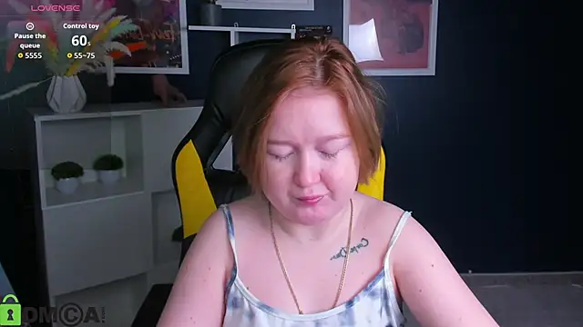 Snapshot of Sara_Robinson chatting on 11.11.25 Sara Robinson online show from 11.11.25