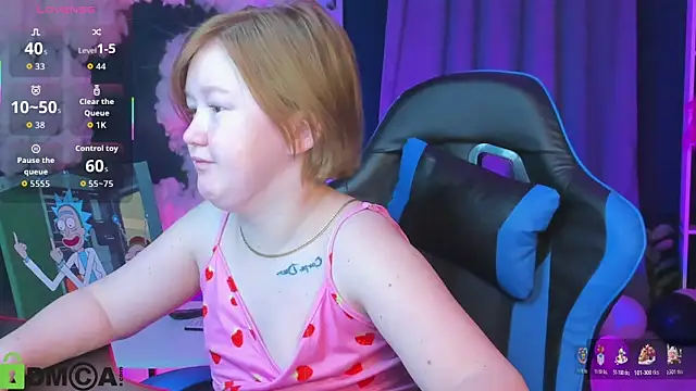 Snapshot of Sara_Robinson chatting on 11.17.25 Sara Robinson online show from 11.17.25