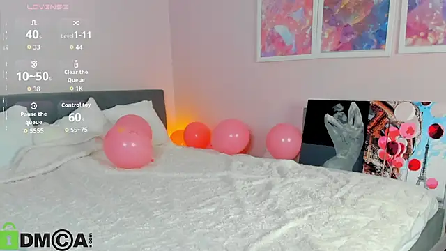 Snapshot of Sara_Robinson chatting on 12.03.25 Sara Robinson online show from 12.03.25