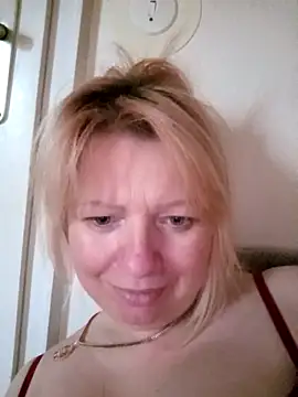 Snapshot of Lauri_scherri chatting on 11.28.25 Lauri scherri online show from 11.28.25