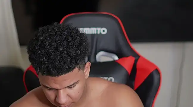 Snapshot of May_Dylan1 chatting on 12.15.24 May Dylan1 online show from 12.15.24