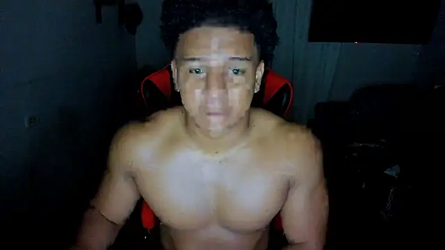 Snapshot of May_Dylan1 chatting on 10.05.25 May Dylan1 online show from 10.05.25