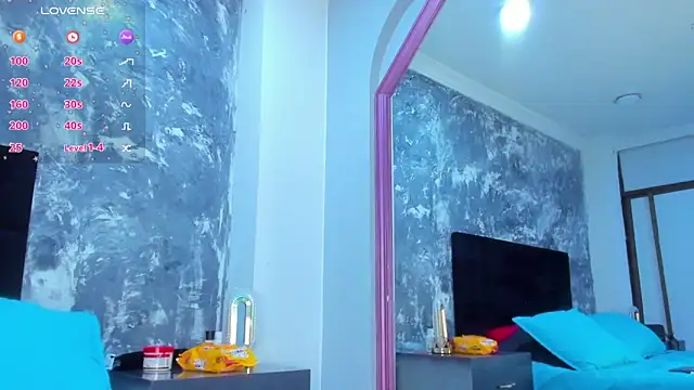 Snapshot of AuroraRojas chatting on 01.18.25 AuroraRojas online show from 01.18.25