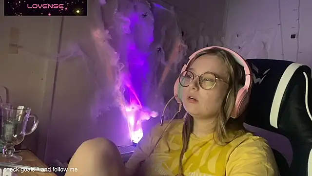 JacyWinslat online show from 10.31.25