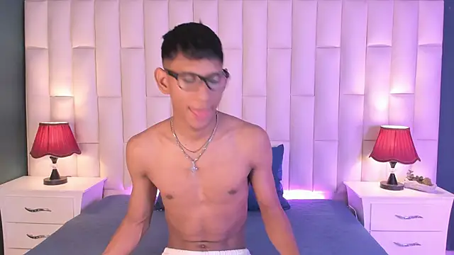 Nick Collins18 online show from 03.08.25