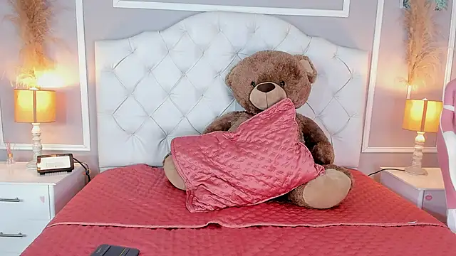 Snapshot of evelyn_evony chatting on 12.20.24 evelyn evony online show from 12.20.24