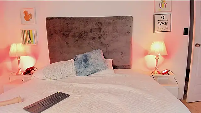 Snapshot of evelyn_evony chatting on 12.26.24 evelyn evony online show from 12.26.24