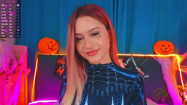 AlinaWalters online show from 10.28.25