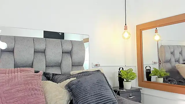 Snapshot of samarawells chatting on 01.26.25 samarawells online show from 01.26.25