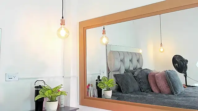 Snapshot of samarawells chatting on 01.29.25 samarawells online show from 01.29.25