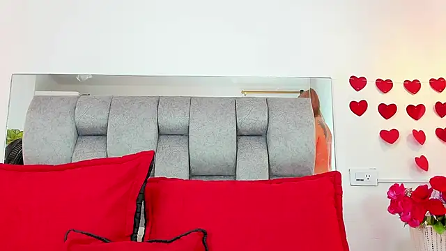 Snapshot of samarawells chatting on 02.14.25 samarawells online show from 02.14.25