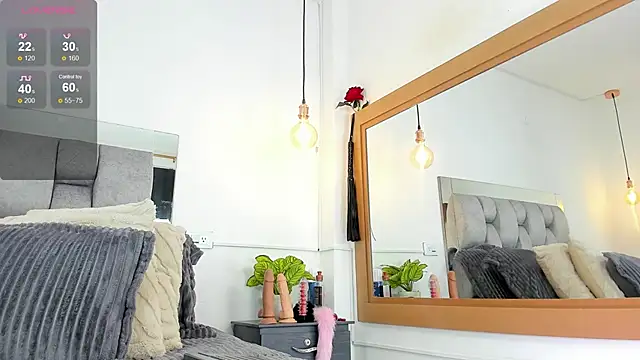 Snapshot of samarawells chatting on 02.24.25 samarawells online show from 02.24.25