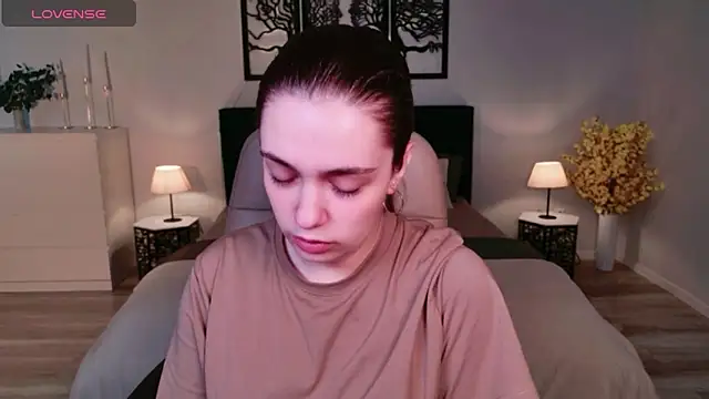 DaniellaLovely online show from 11.15.25