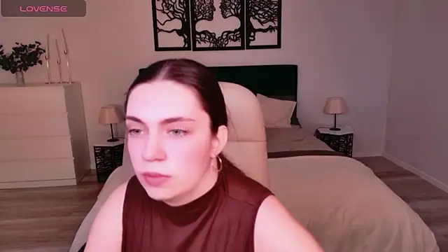 DaniellaLovely online show from 12.16.25