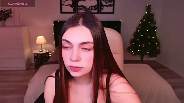 DaniellaLovely online show from 12.21.25