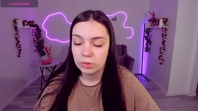 DaniellaLovely online show from 03.17.26