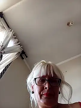 Snapshot of Rousmk1 chatting on 12.16.24 Rousmk1 online show from 12.16.24