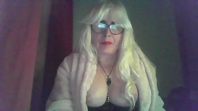 Snapshot of Rousmk1 chatting on 10.04.25 Rousmk1 online show from 10.04.25